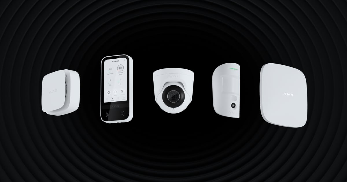 Equipos oficiales del sistema de seguridad Ajax con central, detector, teclado y cámara